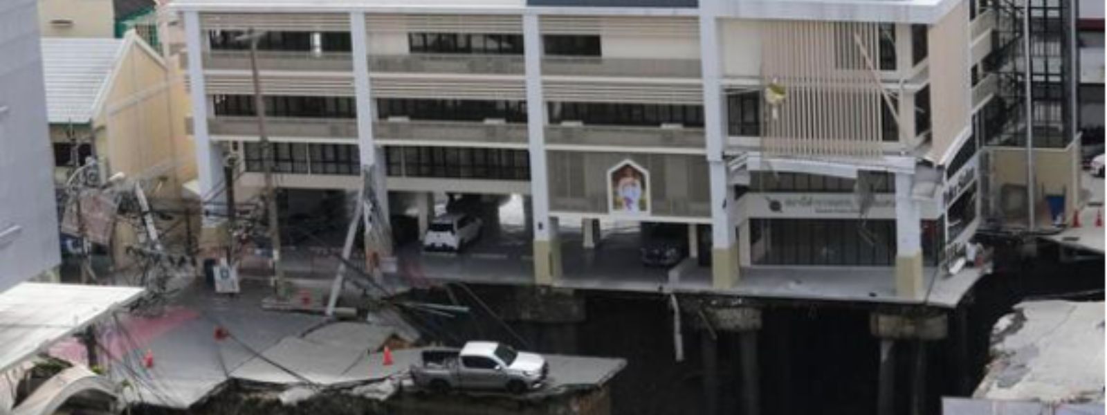Deep Sinkhole Forces Evacuations In Bangkok